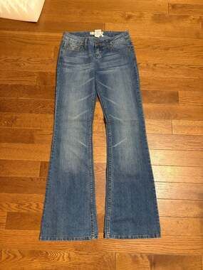 YMI Jeans USA Low Rise Bootcut Denim Rhinestone Pocket Jeans Size 3